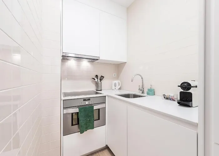 Lovelystay - 1br Flat W Ac And Balcony By Aliados Porto