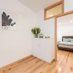 Lovelystay - 1br Flat W Ac And Balcony By Aliados Porto