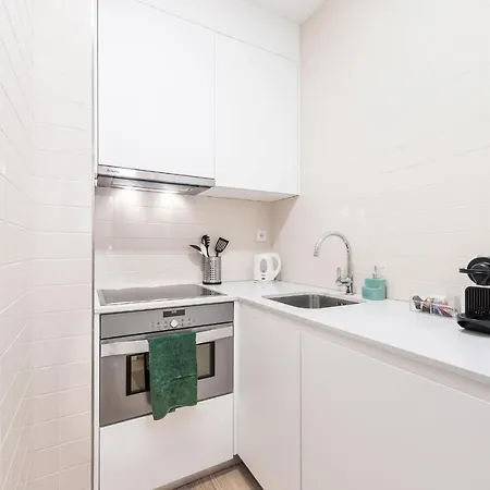 Lovelystay - 1br Flat W Ac And Balcony By Aliados Oporto
