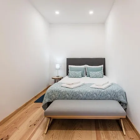 Lovelystay - 1br Flat W Ac And Balcony By Aliados Oporto