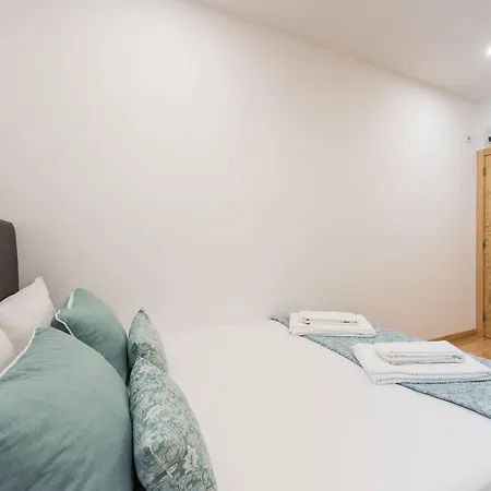 Lovelystay - 1br Flat W Ac And Balcony By Aliados *