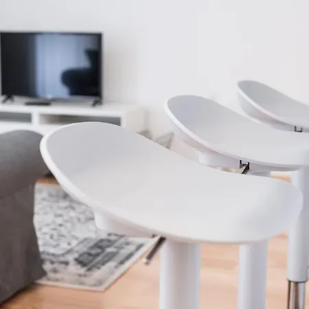 Lägenhet Lovelystay - 1br Flat W Ac And Balcony By Aliados Oporto