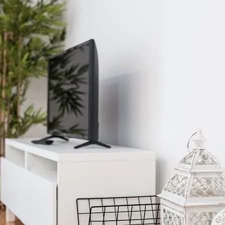 Lägenhet Lovelystay - 1br Flat W Ac And Balcony By Aliados Oporto
