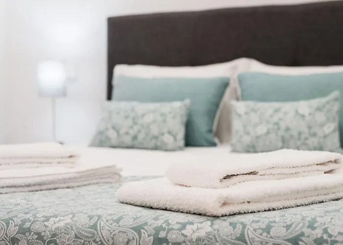 Lovelystay - 1br Flat W Ac And Balcony By Aliados Oporto