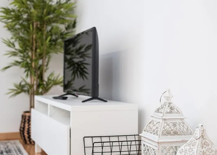 Apartamento Lovelystay - 1br Flat W Ac And Balcony By Aliados Oporto